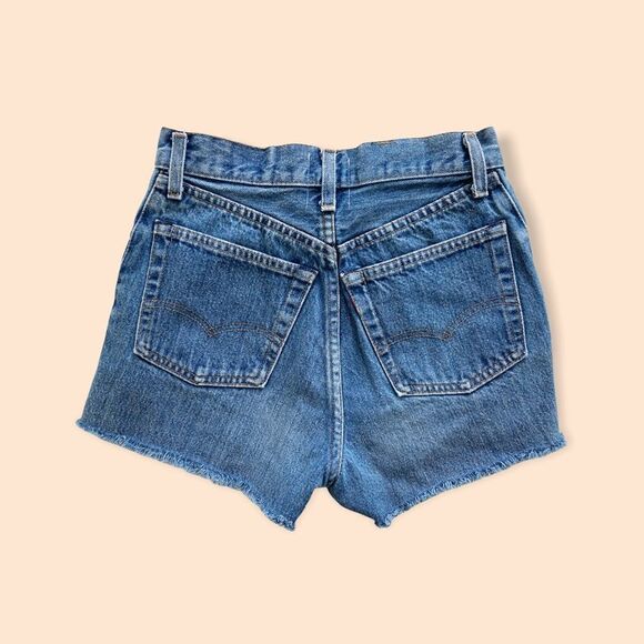 RARE VINTAGE LEVI’S 501 Med Wash Distressed Shorts - Picture 2 of 2